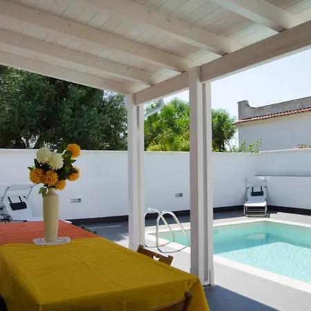 Maria Con Piscina Nel Boomerang Village A Holiday home Torre Colimena