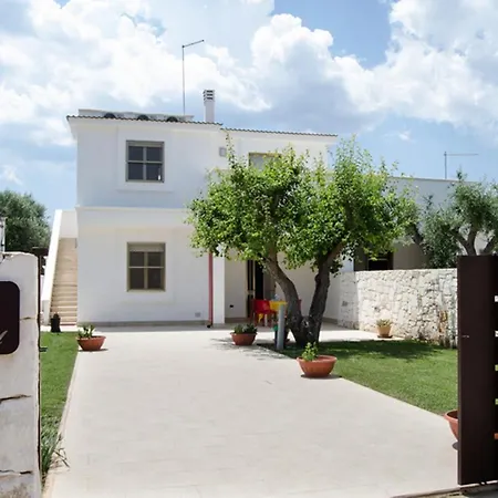 Holiday home Maria Con Piscina Nel Boomerang Village A